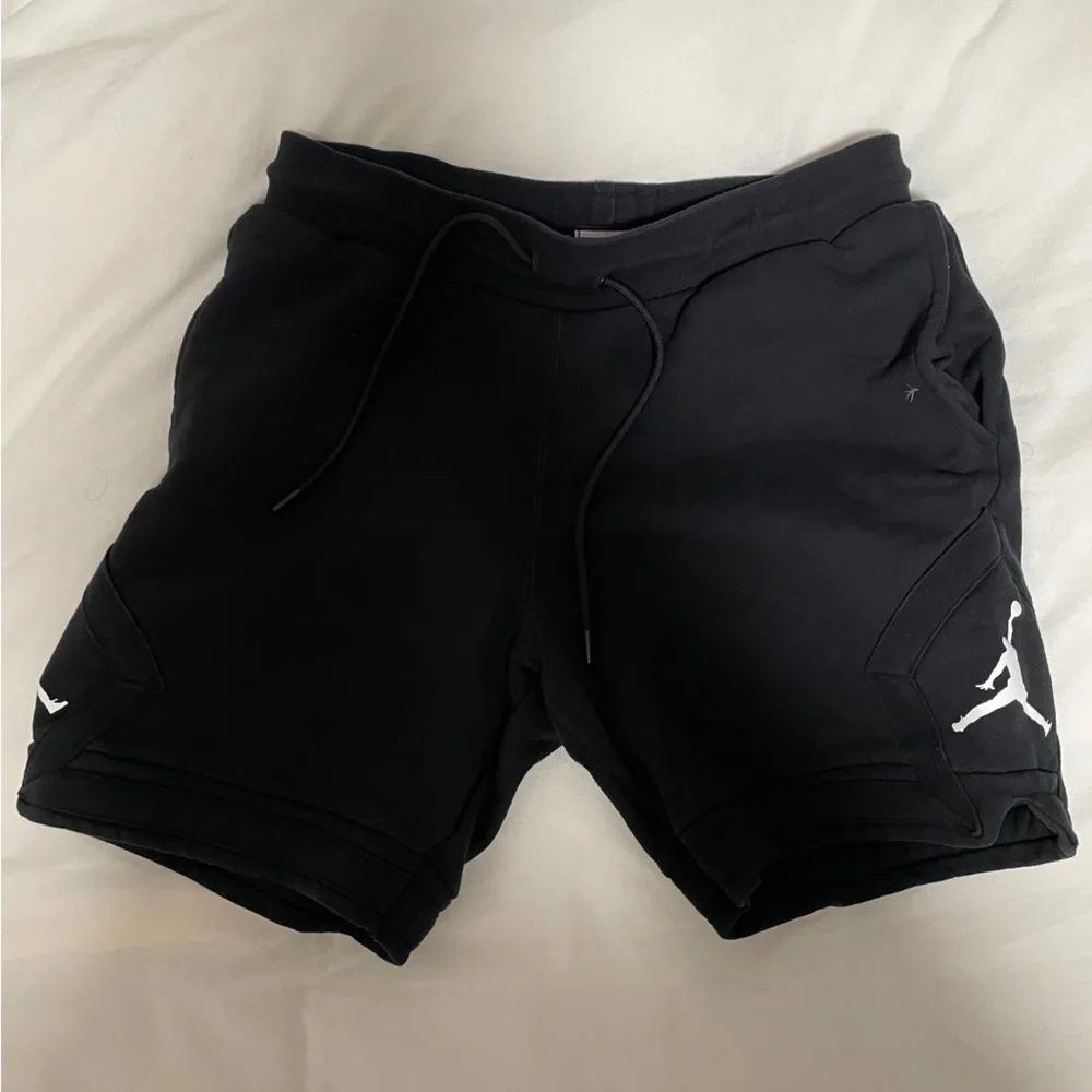 Jordan brand heavy weight diamond logo fleece short in black - Picture 1 of 10